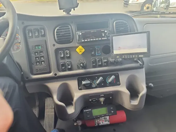 2017 FREIGHTLINER M2 106