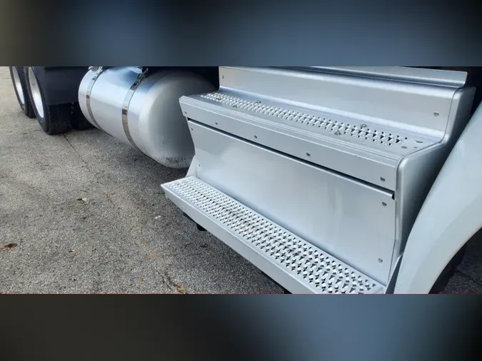 2022 Peterbilt 57932d1acd669a7027a9172213227b76176