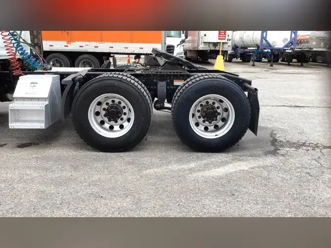 2020 Freightliner Cascadia 126