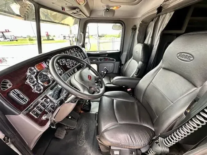 2021 Peterbilt 389
