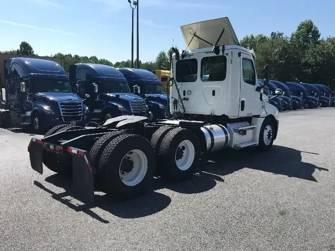 2018 Freightliner T12664ST