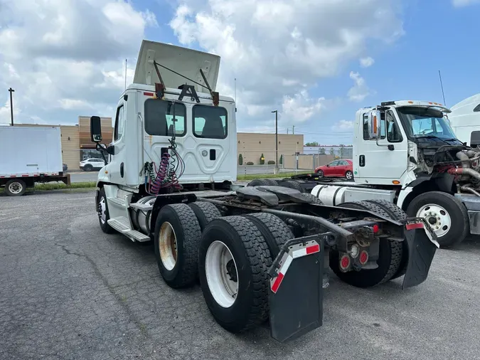 2016 FREIGHTLINER/MERCEDES CASCADIA 125