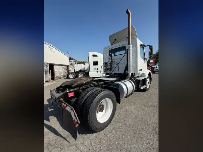 2020 VOLVO VNR42T 30032ddabb16516002195c0795a0c4958a7