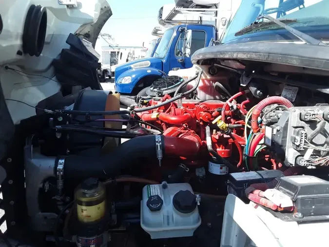 2018 FREIGHTLINER M2 106