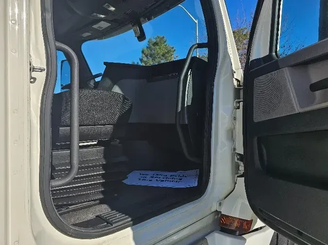 2019 Freightliner T12664ST