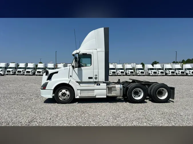 2017 Volvo VNL300