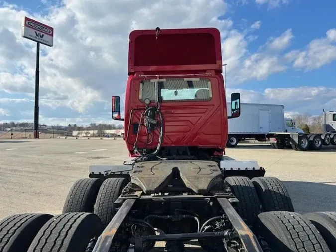 2018 International LT&reg; Series Day Cab