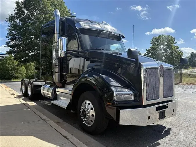 2022 KENWORTH T880