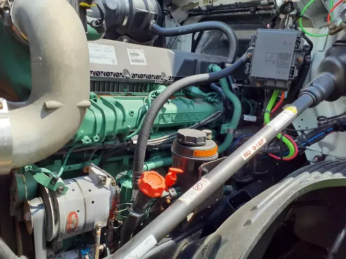 2019 VOLVO VNL64T-760