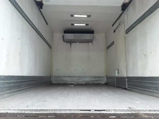 2017 FREIGHTLINER M2 106