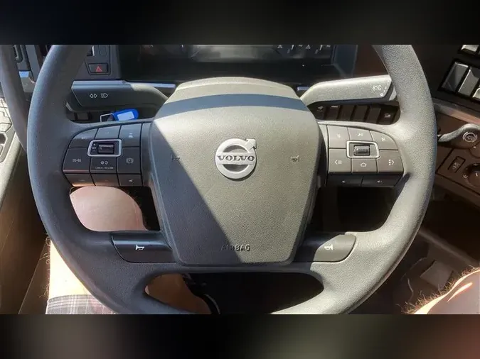 2022 VOLVO VNL760