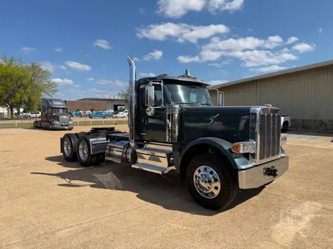 2027 PETERBILT 589