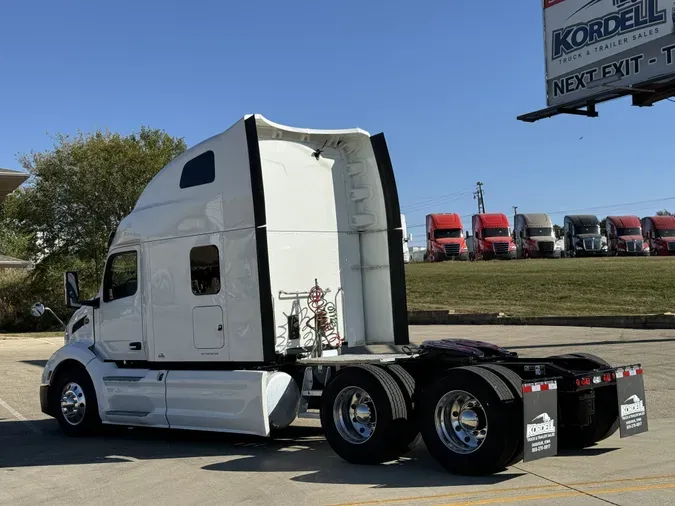 2023 PETERBILT 579