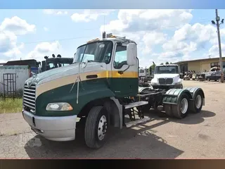 2005 MACK VISION CX613