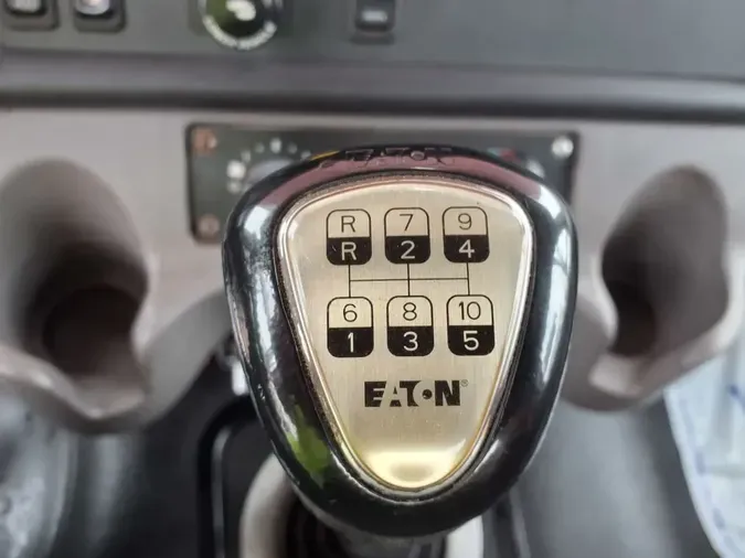 2017 FREIGHTLINER M2 106
