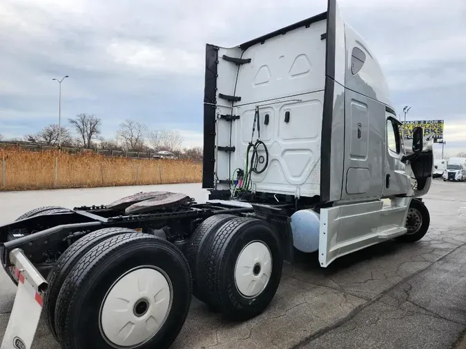 2023 FREIGHTLINER Cascadia 126