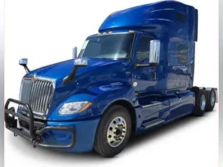 2022 International LT625