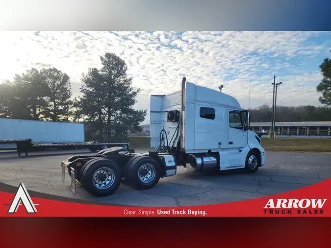 2021 VOLVO VNL740