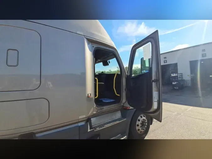 2023 Freightliner Cascadia 126