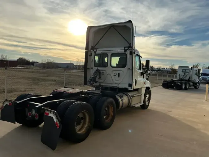 2019 FREIGHTLINER/MERCEDES CASCADIA 12533010a33599dde66c4dd0ab79efb4e57