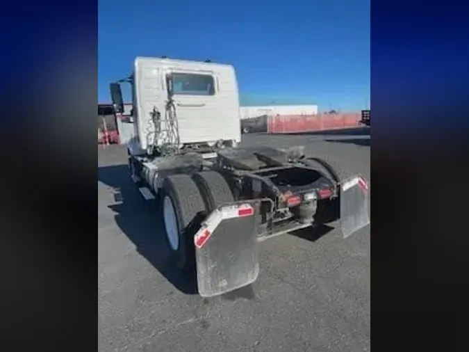 2019 VOLVO VNL42T 300