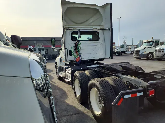 2019 NAVISTAR INTERNATIONAL LT625 DAYCAB T/A