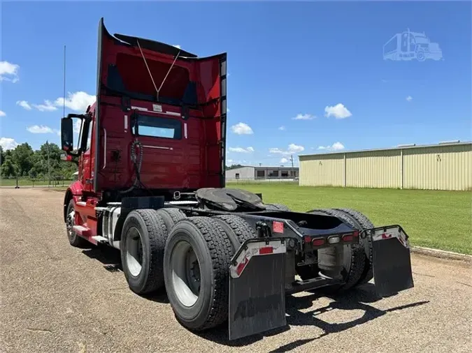 2020 VOLVO VNR64T300