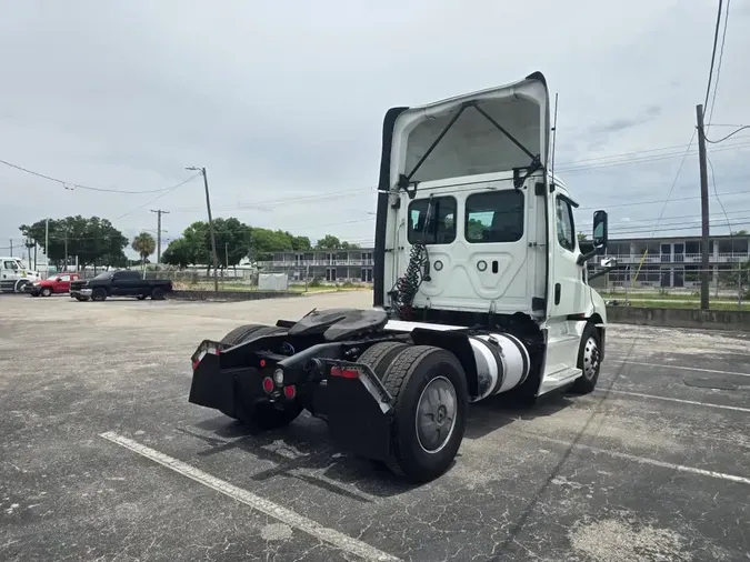 2020 FREIGHTLINER/MERCEDES NEW CASCADIA 116330b0c4ffb1c0f52a34e394bc6e29652