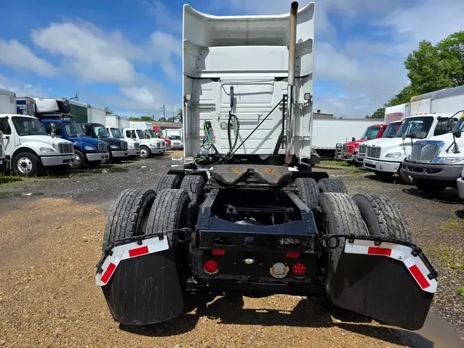 2019 VOLVO VNR64T-640