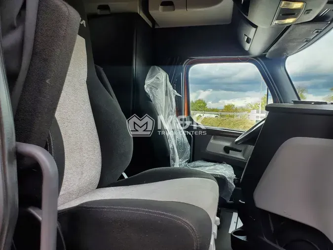 2019 FREIGHTLINER Cascadia 126