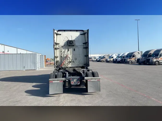 2022 Freightliner Cascadia 126