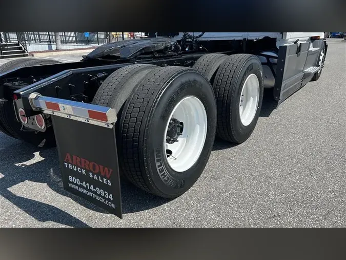 2021 FREIGHTLINER CA126