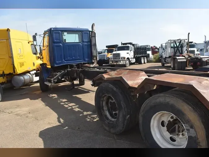 2003 WESTERN STAR 4900