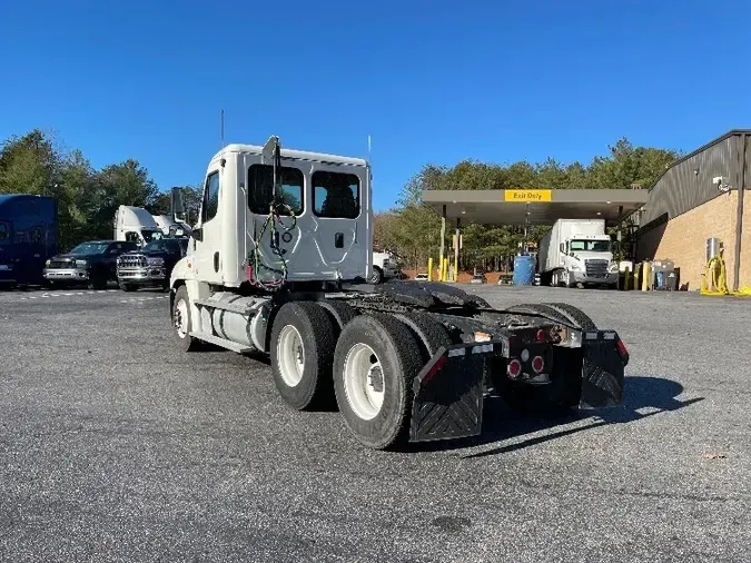 2017 Freightliner X12564ST