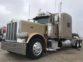 2017 PETERBILT 389