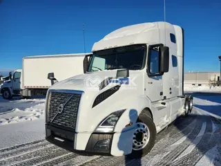 2022 VOLVO VNL64T760