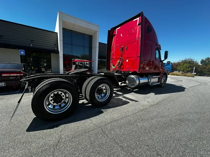 2020 Freightliner Cascadia 126