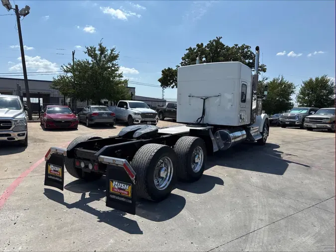 2023 Kenworth W900