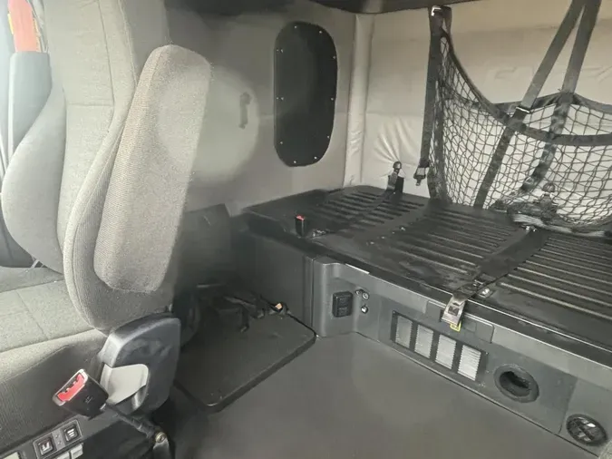 2019 Freightliner Cascadia 126