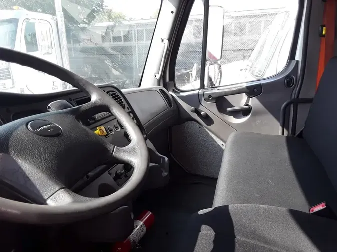 2016 FREIGHTLINER M2 106