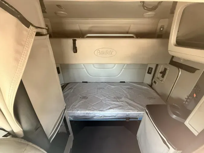 2022 Peterbilt 567