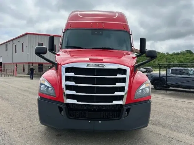 2021 Freightliner CASCADIA 126