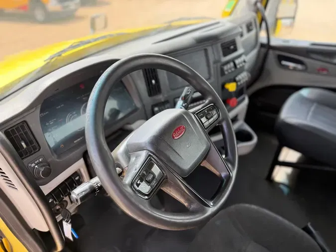 2023 Peterbilt 579