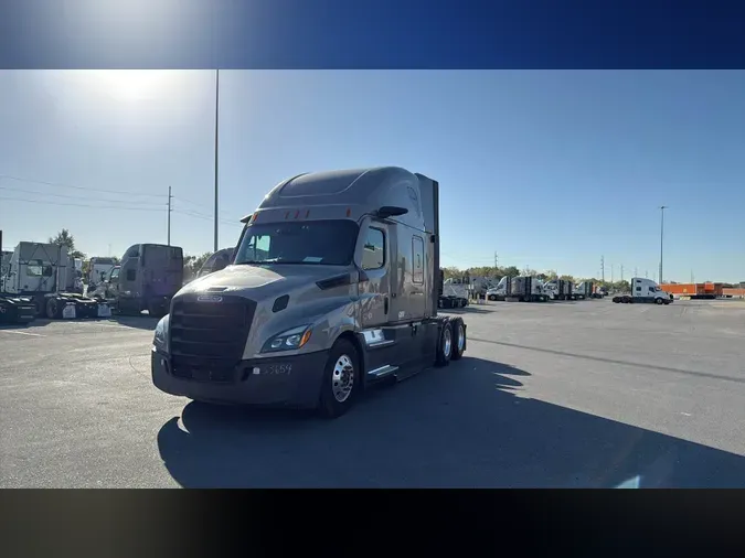 2025 Freightliner Cascadia 126333b76caf418038fba4a46045e6cf367