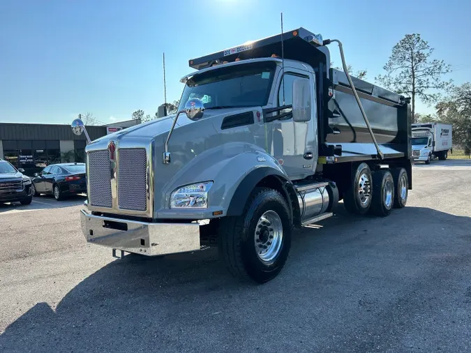 2025 Kenworth T880