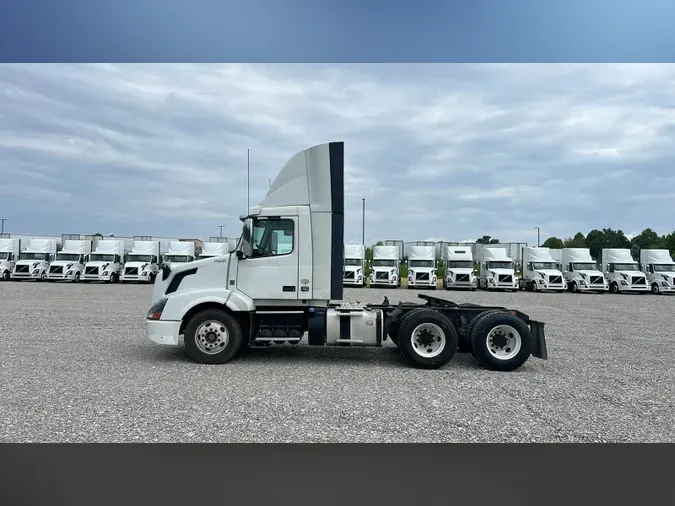 2016 Volvo VNL300