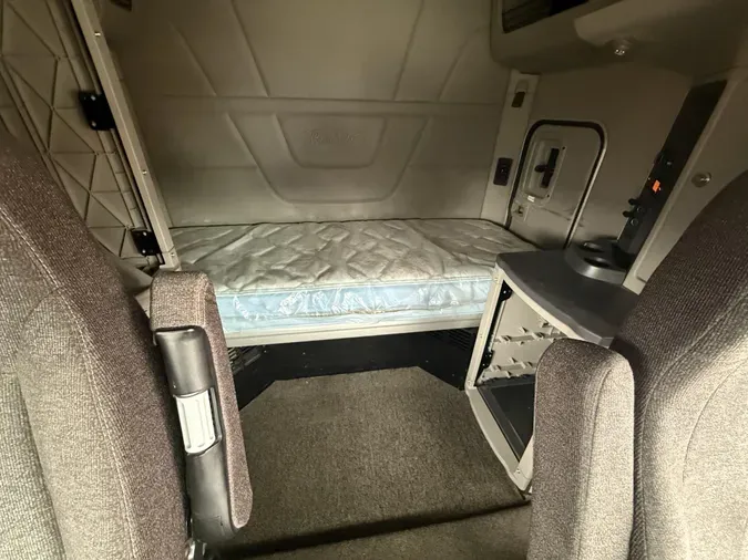 2021 Peterbilt 579333f27c38d3edcf7bde962bf51394890