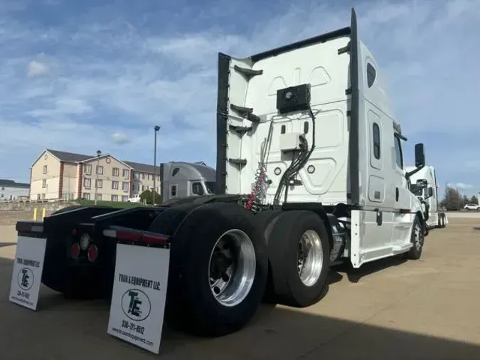 2020 Freightliner Cascadia 126