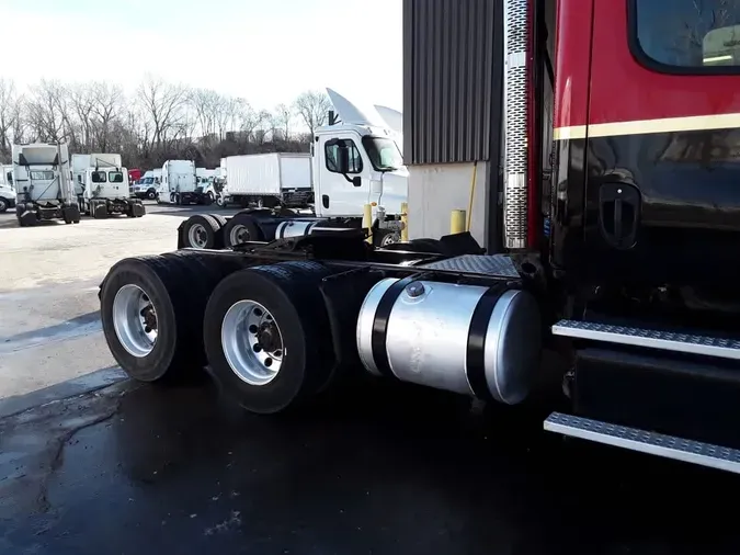 2016 FREIGHTLINER/MERCEDES CASCADIA 125