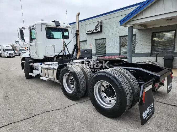 2017 MACK CXU613